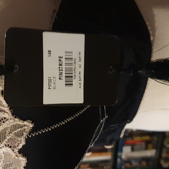 Kardashian collection bra. - Picture 4 of 6